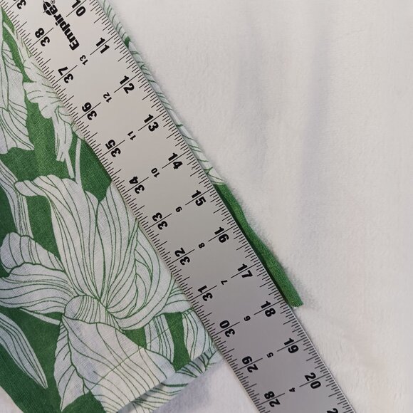 TAHARI,  1X, Linen, Green/White Floral Print Tunic Top, V Neck, Full Cut Beachy - Picture 13 of 14